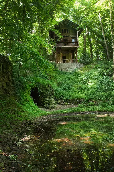 Chalet suisse dans le parc classé du Château d’Attre, Brugelette, Hainaut