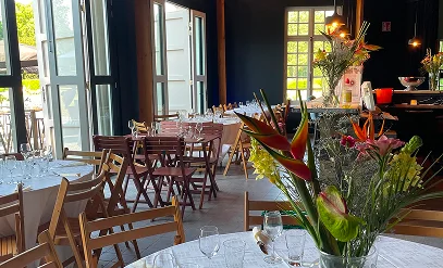 Salle intérieure du Pavillon d’Anatole décorée pour une réception
